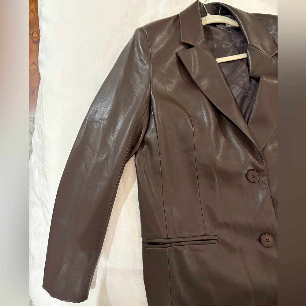 Brown and warm leather jacket. Great for an evening out.